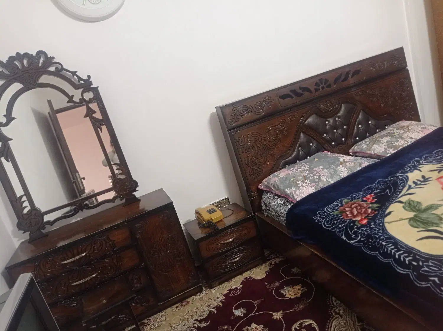 تخت|تخت و سرویس خواب|کاشان, دانش|دیوار