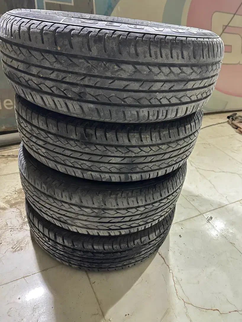 لاستیک دور ۱۵ بارز|قطعات یدکی و لوازم جانبی|زابل, |دیوار