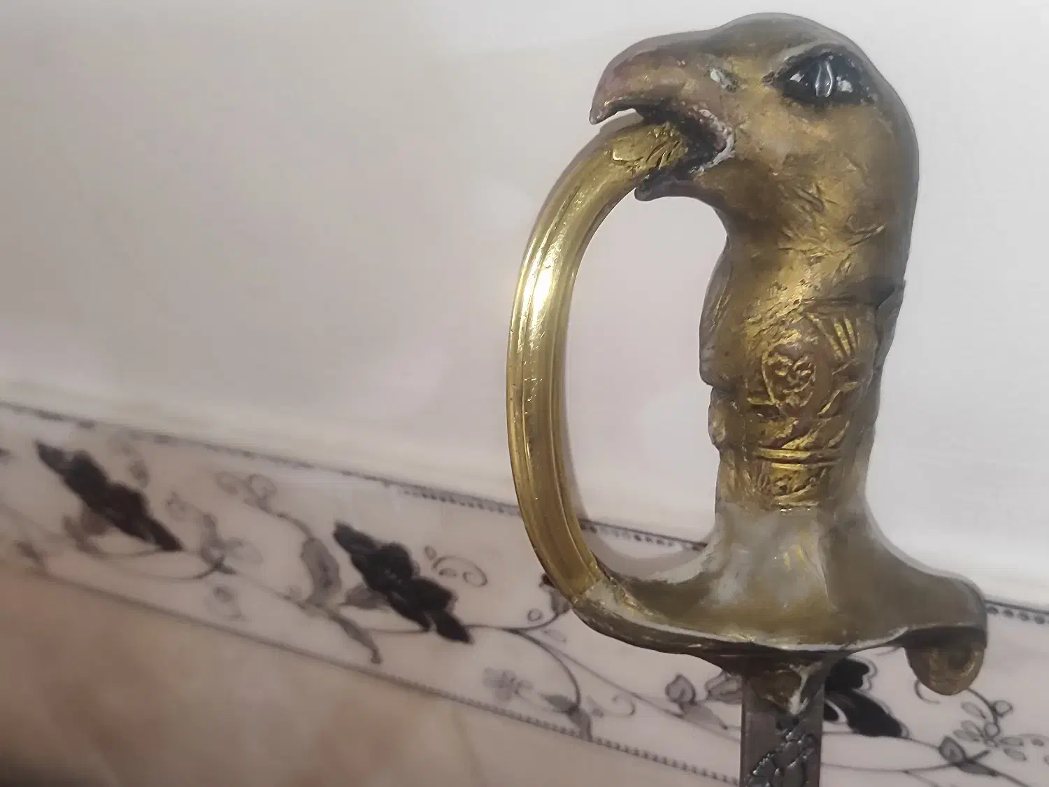 شمشیر عطیقه|کلکسیون اشیاء عتیقه|باقرشهر, |دیوار