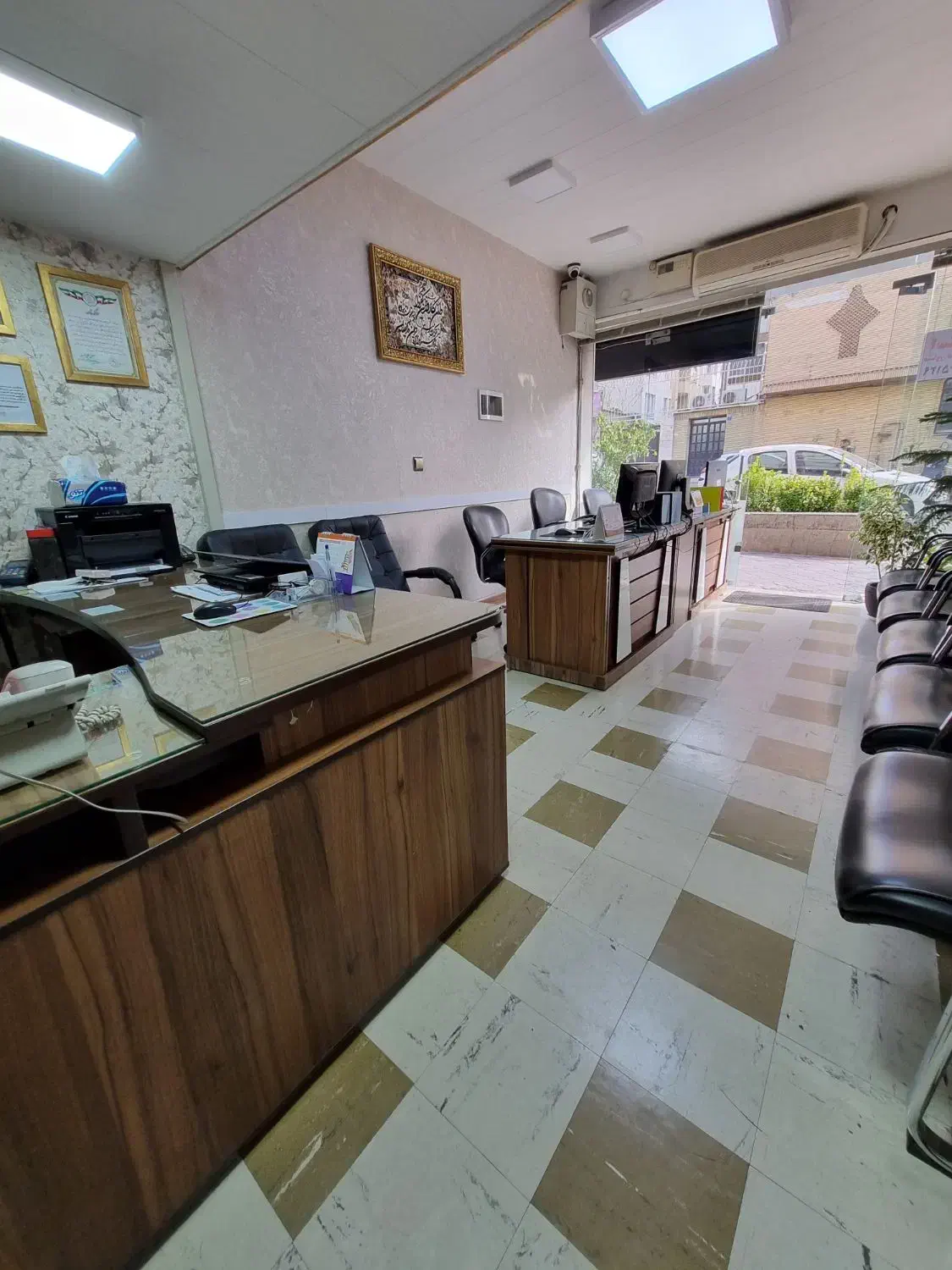 استخدام مشاور املاک با تجربه فعال|استخدام بازاریابی و فروش|تهران, صادقیه|دیوار