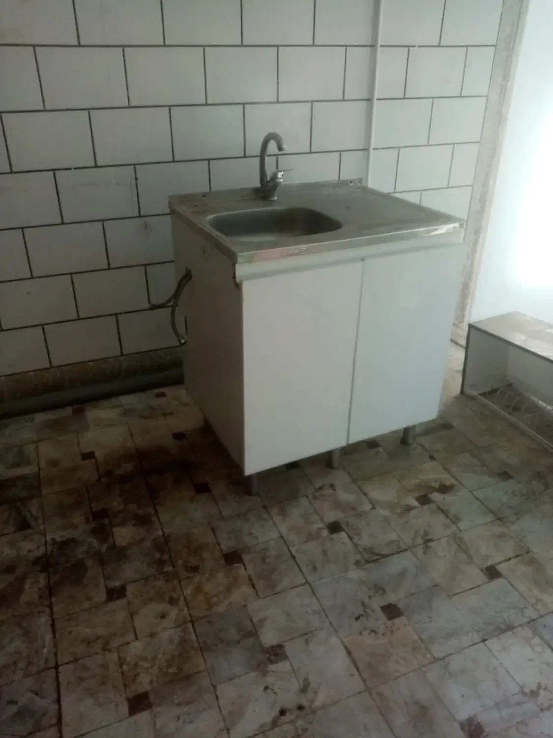 سینک همراه با شیر اهرمی و لوله شلنگی آماده نصب|مصالح و تجهیزات ساختمان|ازنا, |دیوار