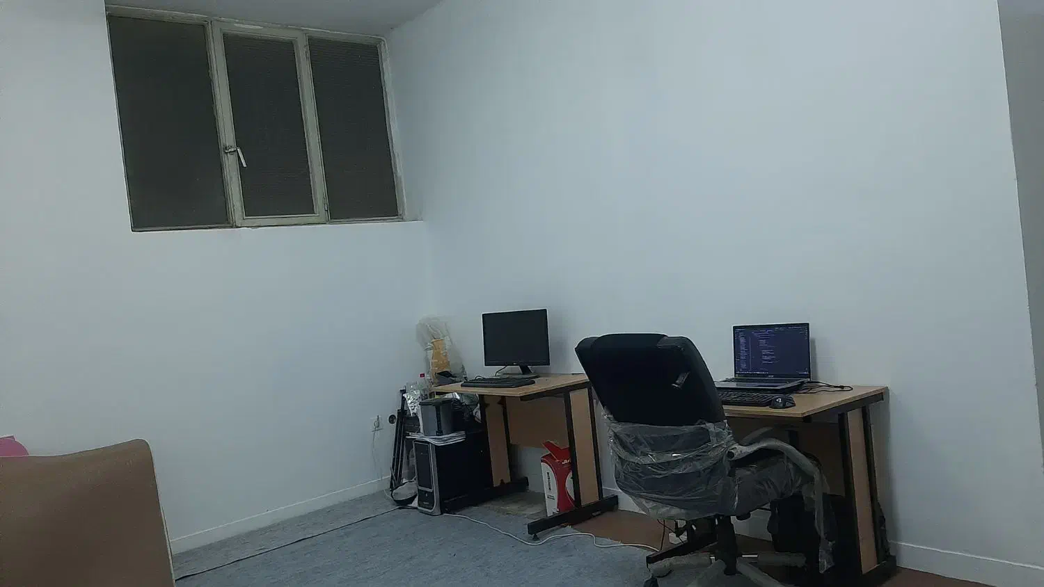 دفتر کار ۱۶ متری - اتاق اداری (اشتراکی/اختصاصی)|اجارهٔ دفتر کار، اتاق اداری، مطب|قم, باغ شازده|دیوار