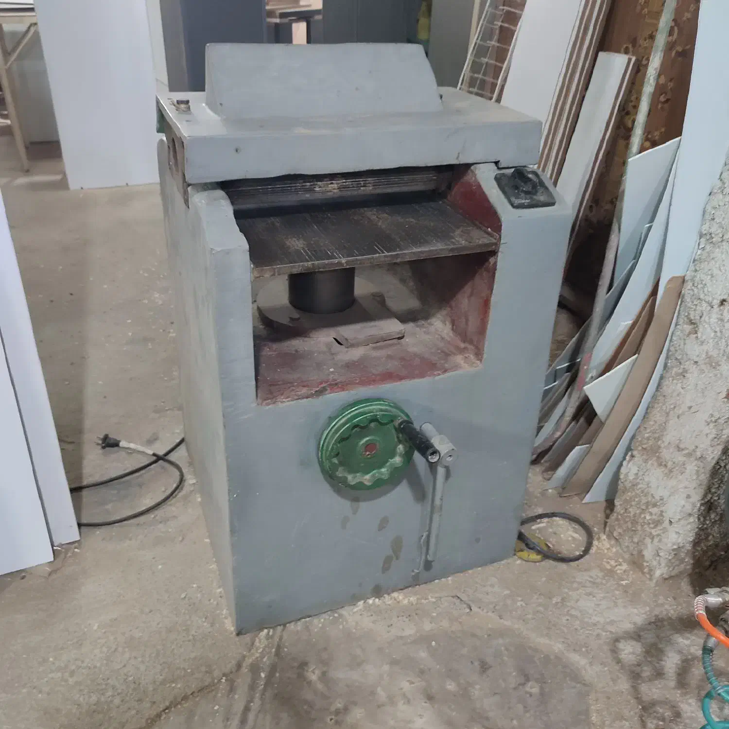 گندگی|ماشین‌آلات صنعتی|گرگان, |دیوار