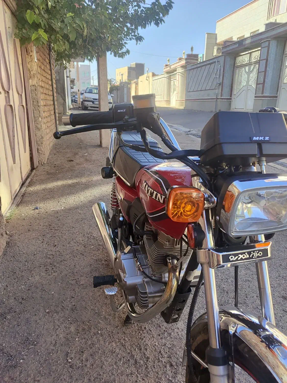 متین ۲۰۰|موتورسیکلت|میانه, |دیوار