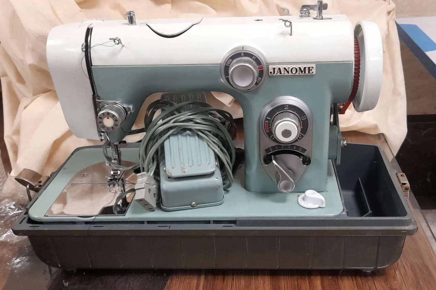 JANOME،رشت|چرخ خیاطی و ریسندگی|رشت, شالکو|دیوار