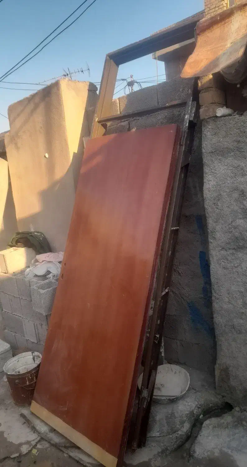 مبل کلکسیونی ودرب وچهارچوب سمت راست جنس مرغوب|مبلمان خانگی و میز عسلی|نورآباد ممسنی, |دیوار