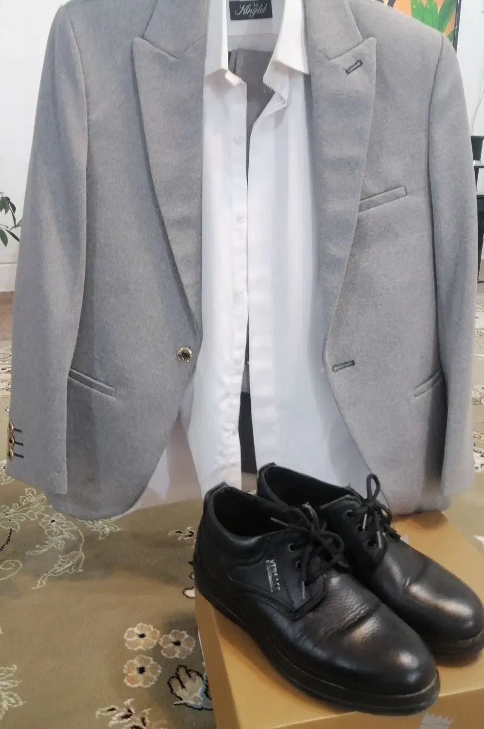 کت و شلوار به همراه کفش|لباس|کبودرآهنگ, |دیوار