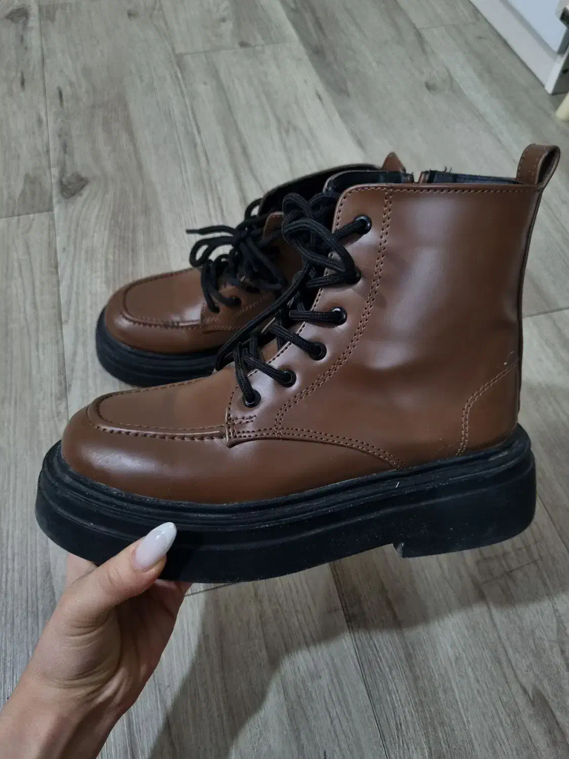 کفش، بوت|کیف، کفش، کمربند|اسلام‌شهر, شهرک الهیه|دیوار