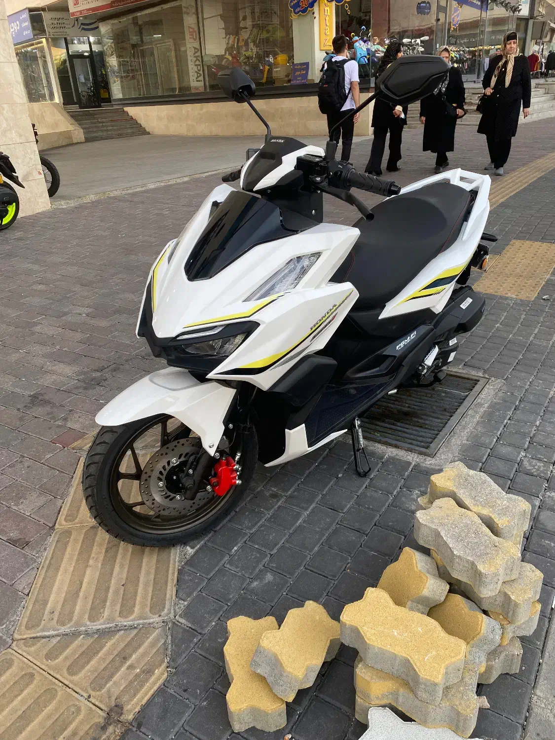 کلیک واریو۱۸۰صفر|موتورسیکلت|تبریز, |دیوار