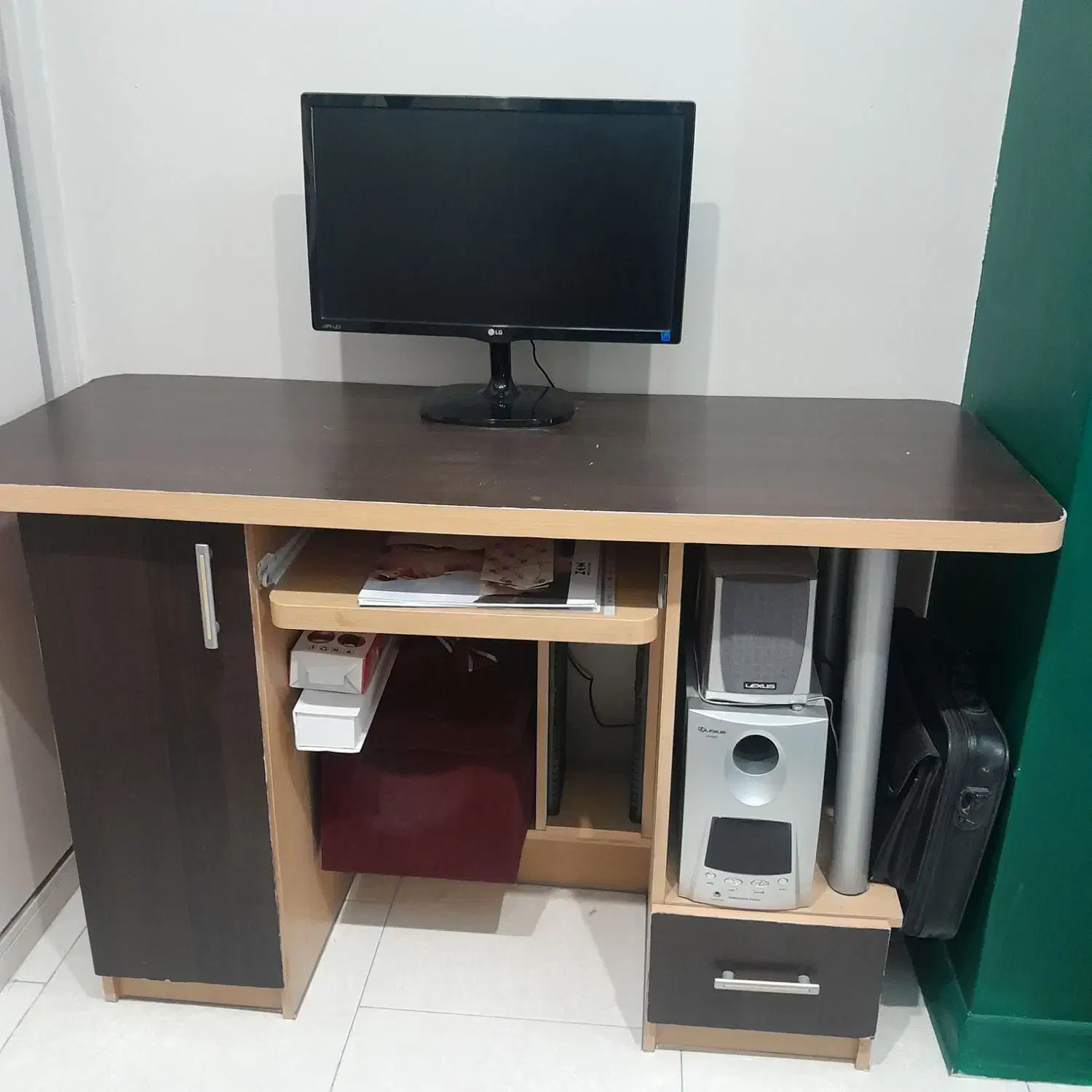 میز تحریر|میز تحریر و کامپیوتر|کرج, کوی زنبق|دیوار