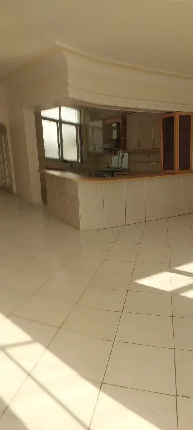 135 متر میرداماد مترو