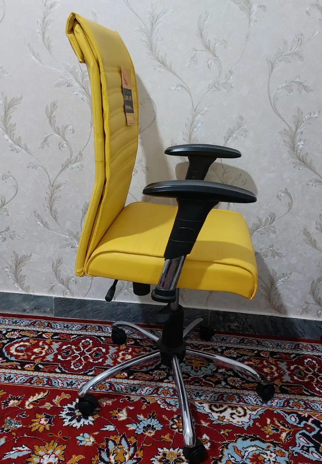 صندلی چرخ داره چرم|صندلی و نیمکت|قزوین, |دیوار