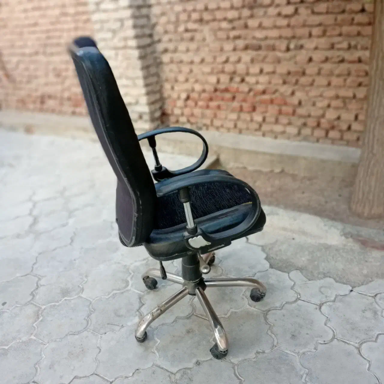 صندلی چرخ دار|صندلی و نیمکت|قنوات, |دیوار