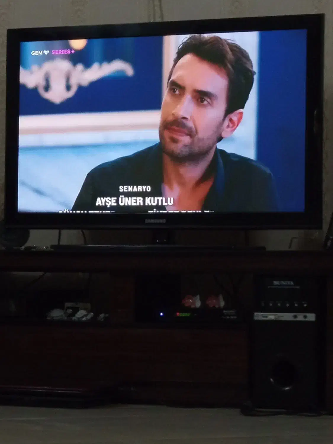 تلوزیون سامسونگ 42 اینچ بدون هیچ گونه ایرادی|تلویزیون و پروژکتور|مشهد, شهرک لشکر (شهرک غرب)|دیوار