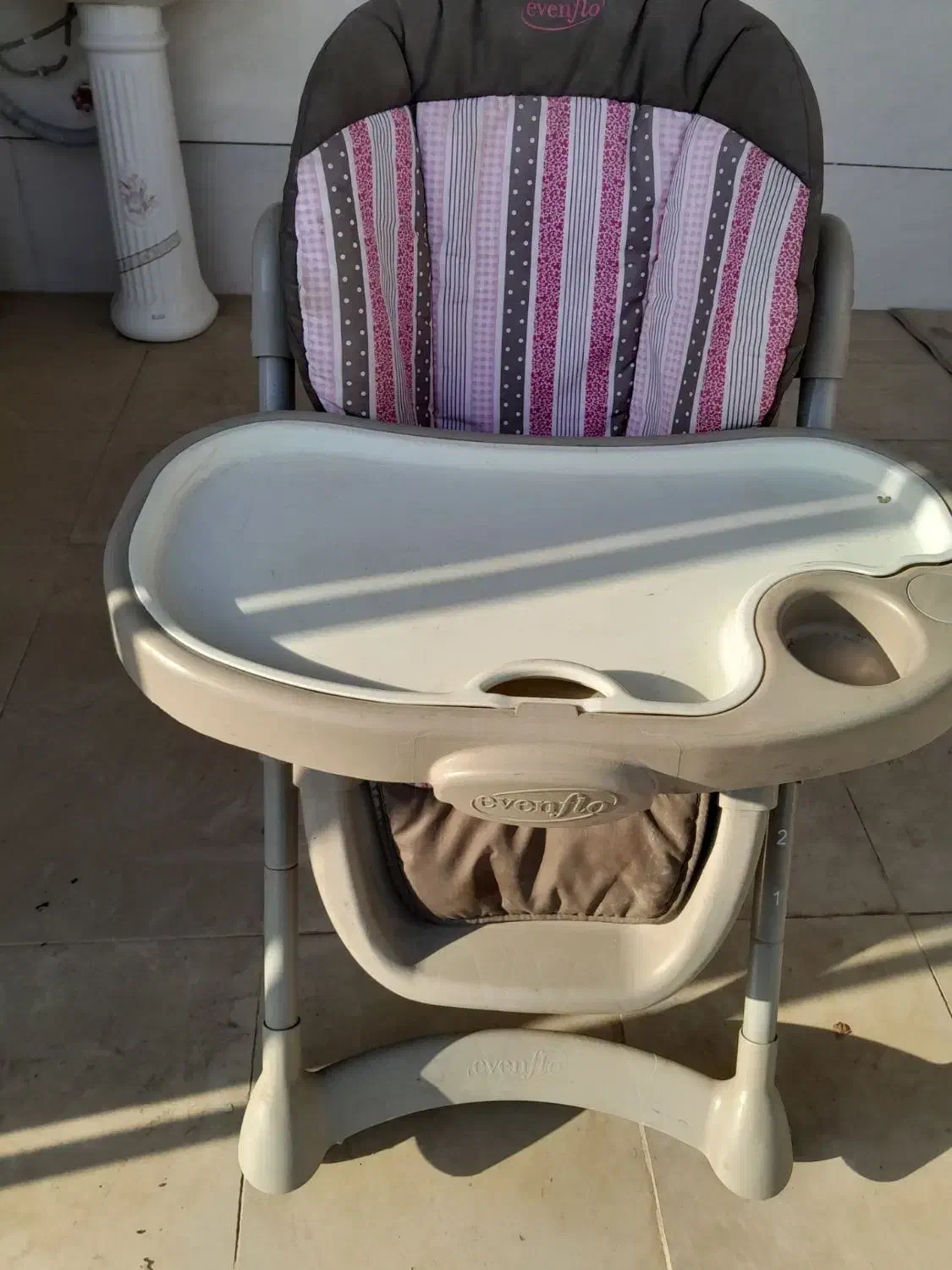 صندلی غذاخوری و صندلی ماشین کودک|تخت و صندلی بچه|کلاله, |دیوار