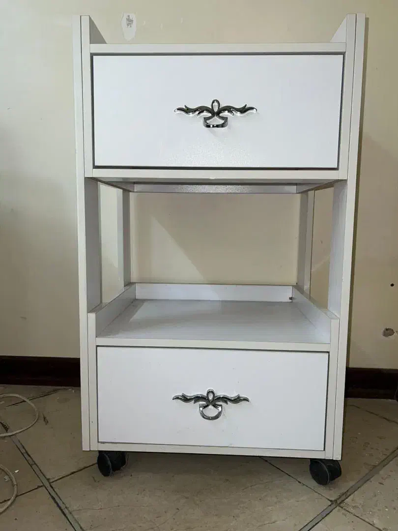 ترولی کشودار|آرایشگاه و سالن‌های زیبایی|اصفهان, تخت فولاد|دیوار