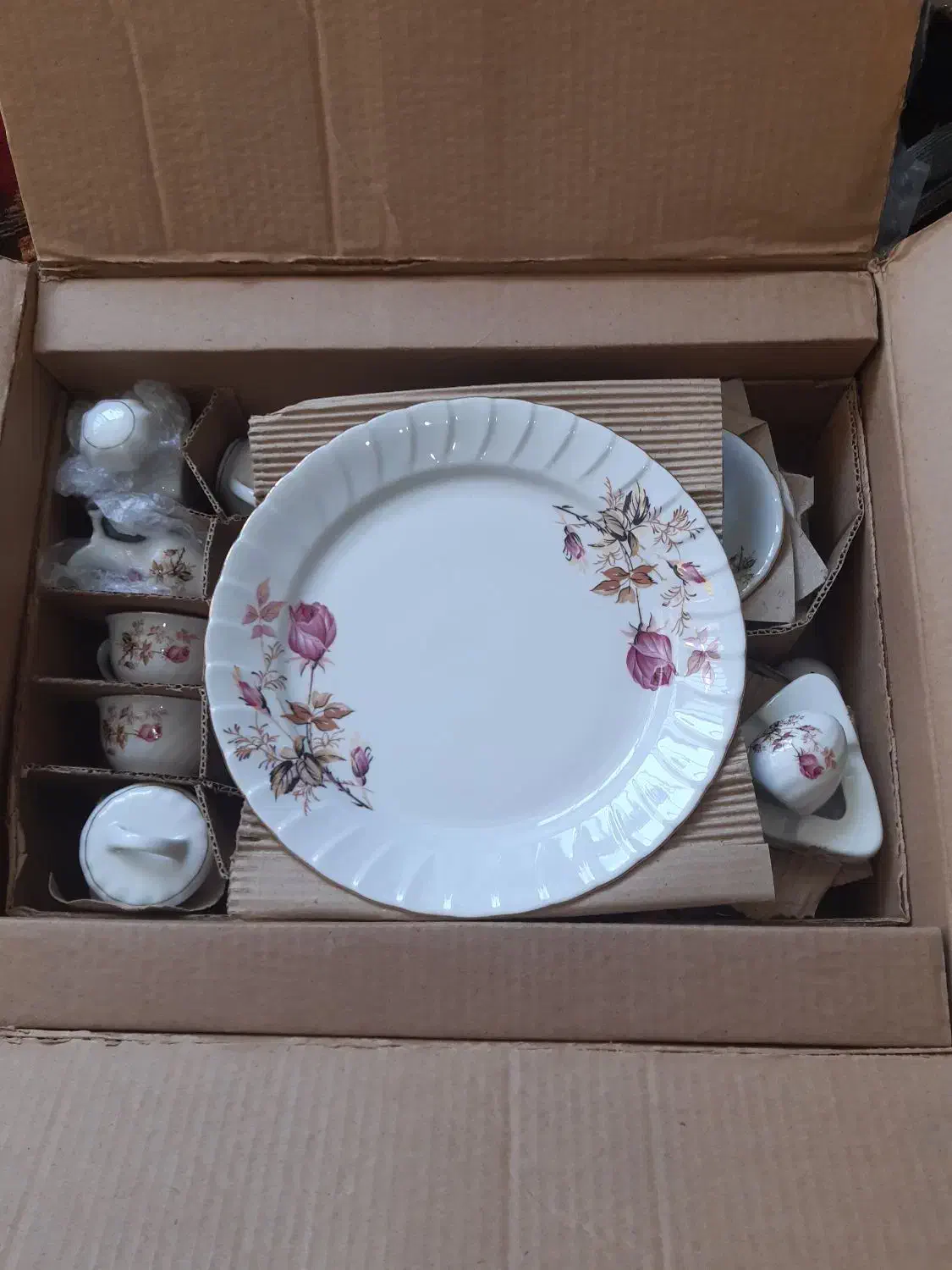 چینی زرین درجه یک|ظروف سرو و پذیرایی|فولادشهر, B2|دیوار