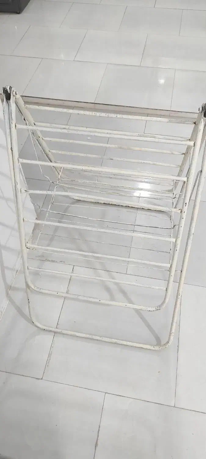 بند رخت آویز ایستاده تاشو سالم وتمیز و بزرگ|بندرخت و رختآویز|پرند, فاز ۴|دیوار