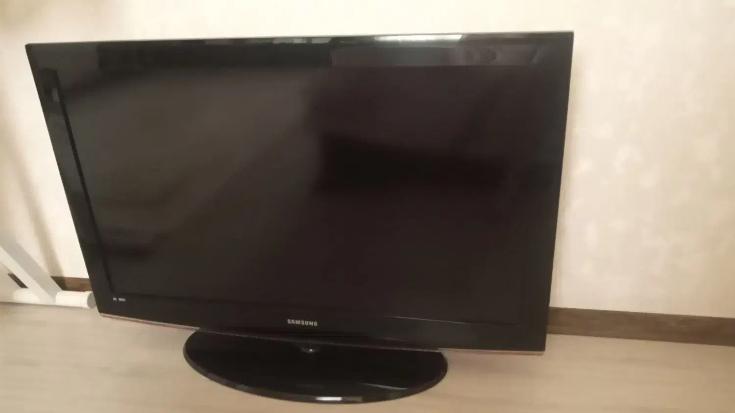 تلویزیون سامسونگ ۴۰ اینچ باند دی وی دی|تلویزیون و پروژکتور|فردیس, منظریه|دیوار