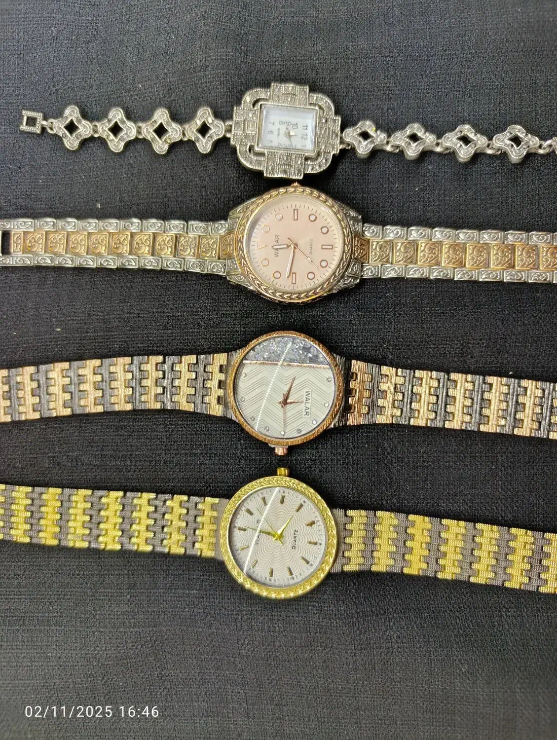 ۴ عدد ساعت بسیار زیبا با قیمتی مفت|ساعت|بم, |دیوار