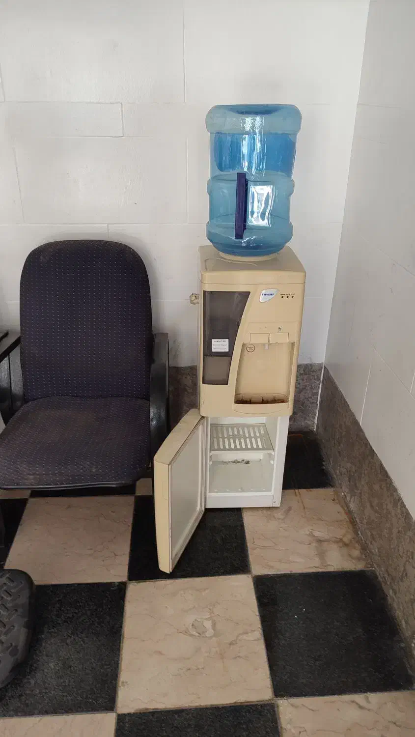 وسایل اداری میز و صندلی آبسردکن|دفتر کار|سنندج, |دیوار