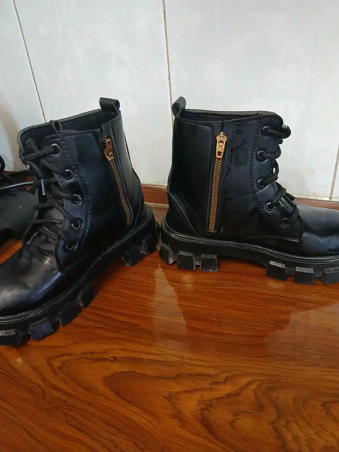 پوتین تروتمیز|کفش و لباس بچه|آستانه اشرفیه, |دیوار