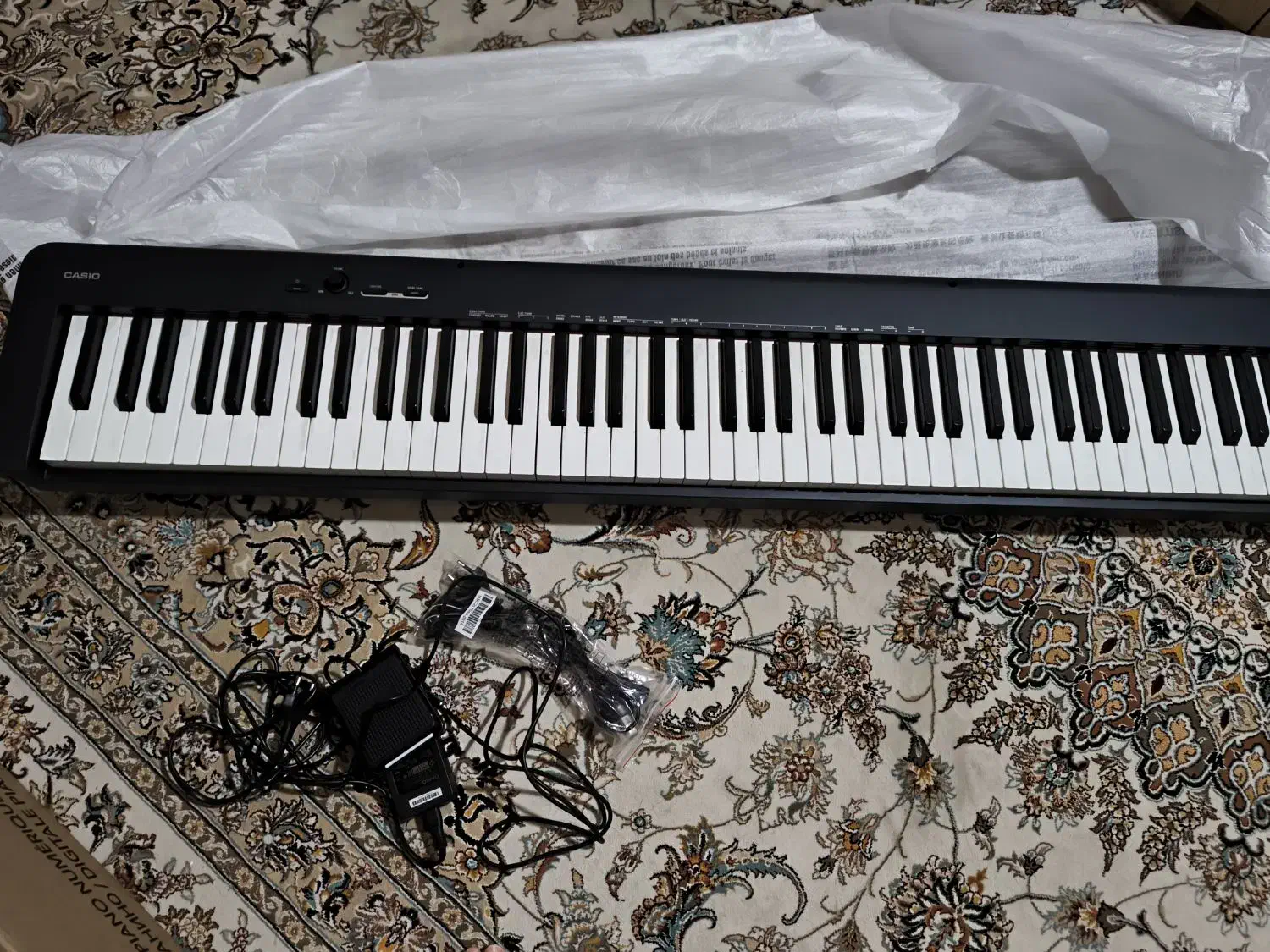 یه دقیقه بیا|پیانو، کیبورد، آکاردئون|نور, |دیوار