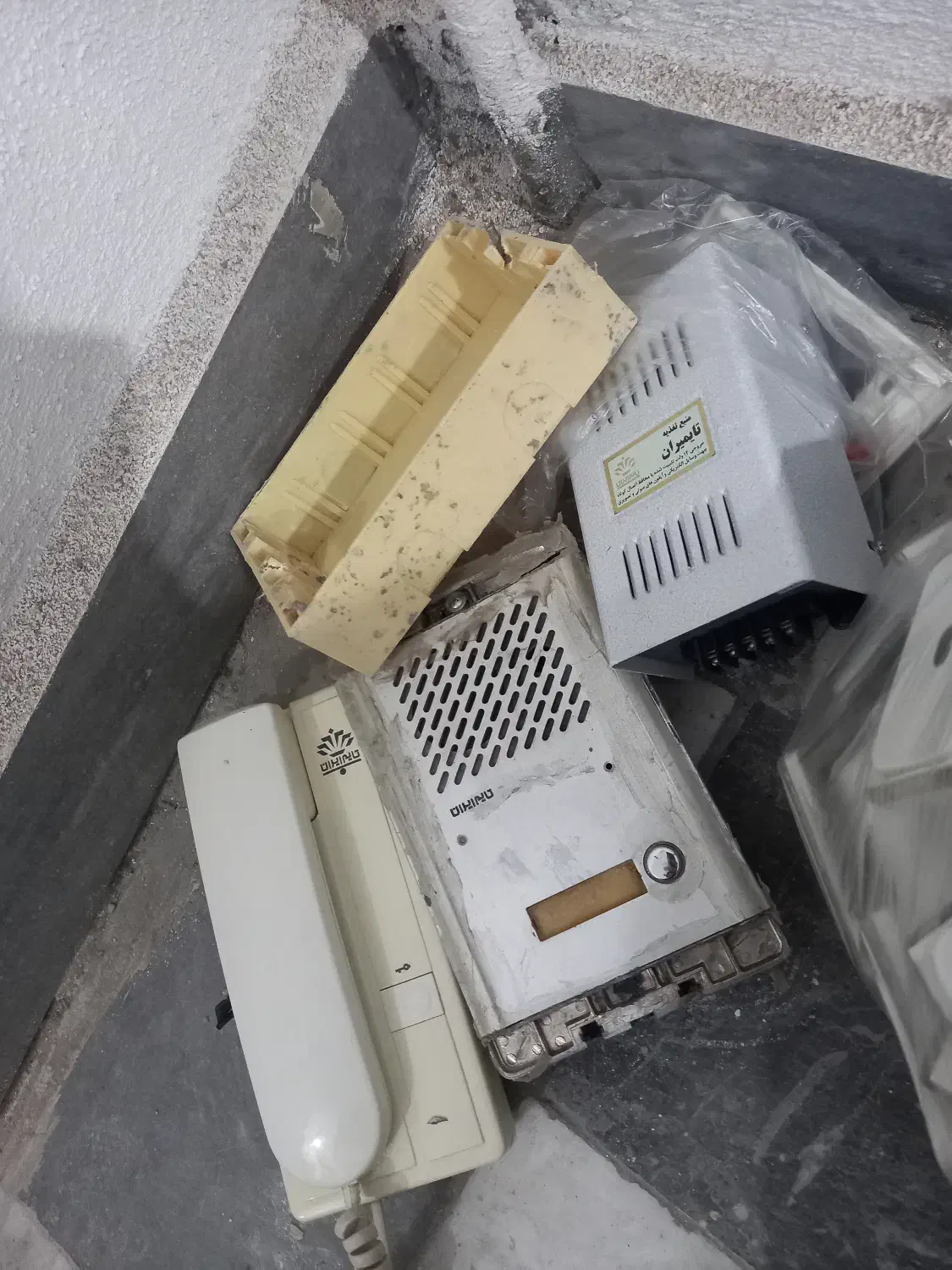 درب اتاق خواب ،آیفون|مصالح و تجهیزات ساختمان|آبدانان, |دیوار