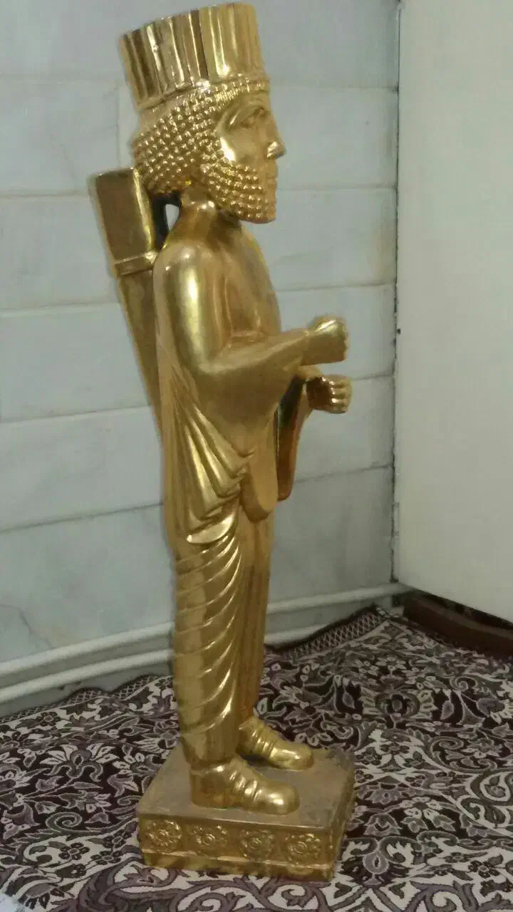 مجسمه نمادسربارهخامنشی|کلکسیون اشیاء عتیقه|قم, آزادگان|دیوار