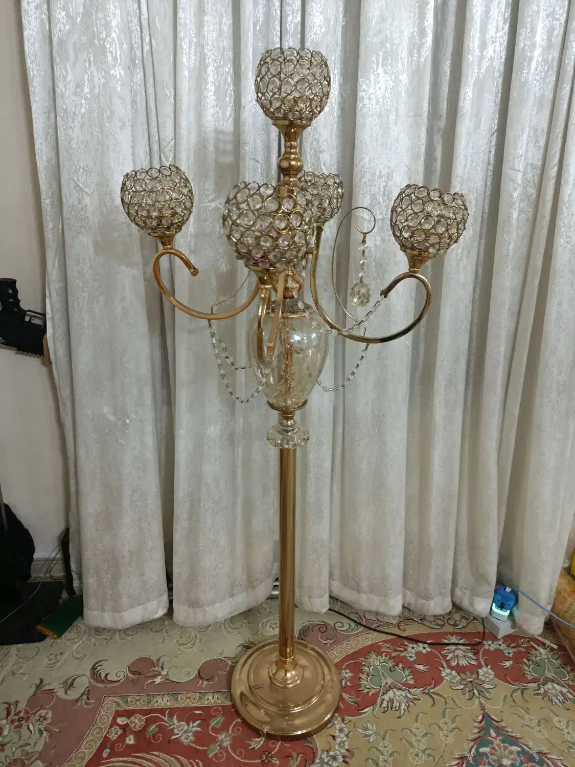 کنار سالنی|لوستر و چراغ آویز|ری, شهادت|دیوار