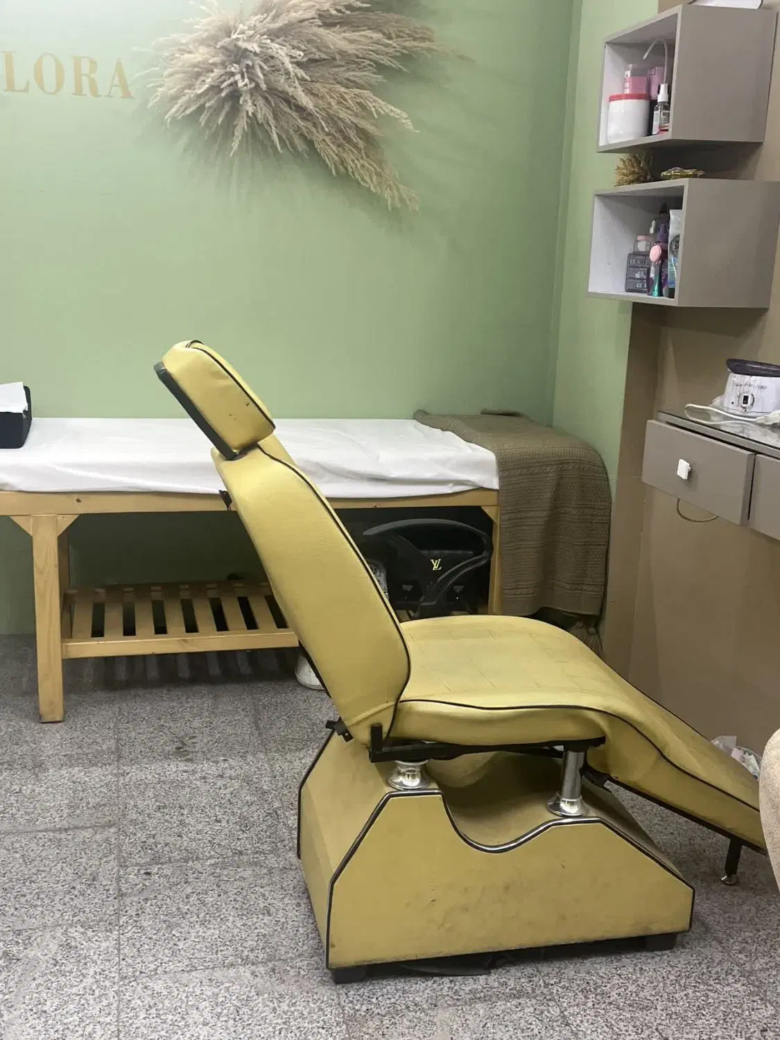 تخت مژه|آرایشی، بهداشتی، درمانی|قیامدشت - خاورشهر, |دیوار