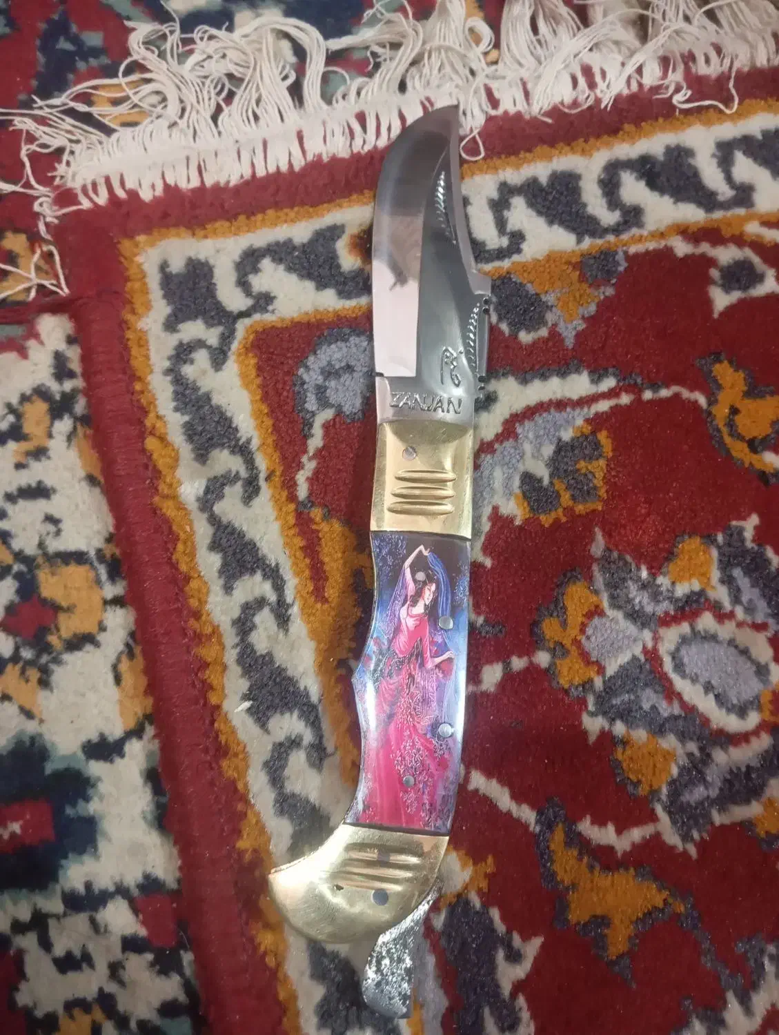 چاقو دنده ای لیلی مجنون|کلکسیون اشیاء عتیقه|زرند, |دیوار