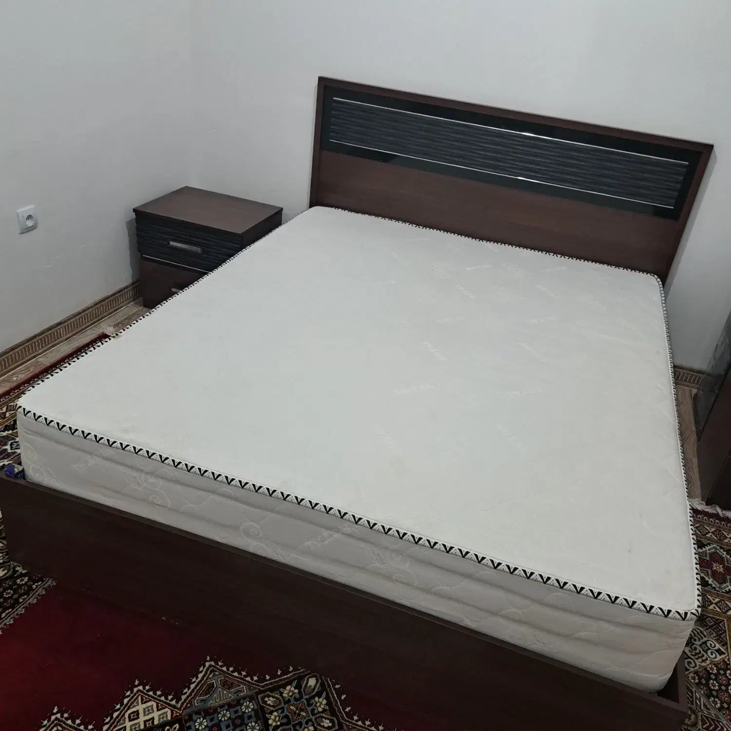 تخت خواب دونفره با خوشخواب نو|تخت و سرویس خواب|خورموج, |دیوار