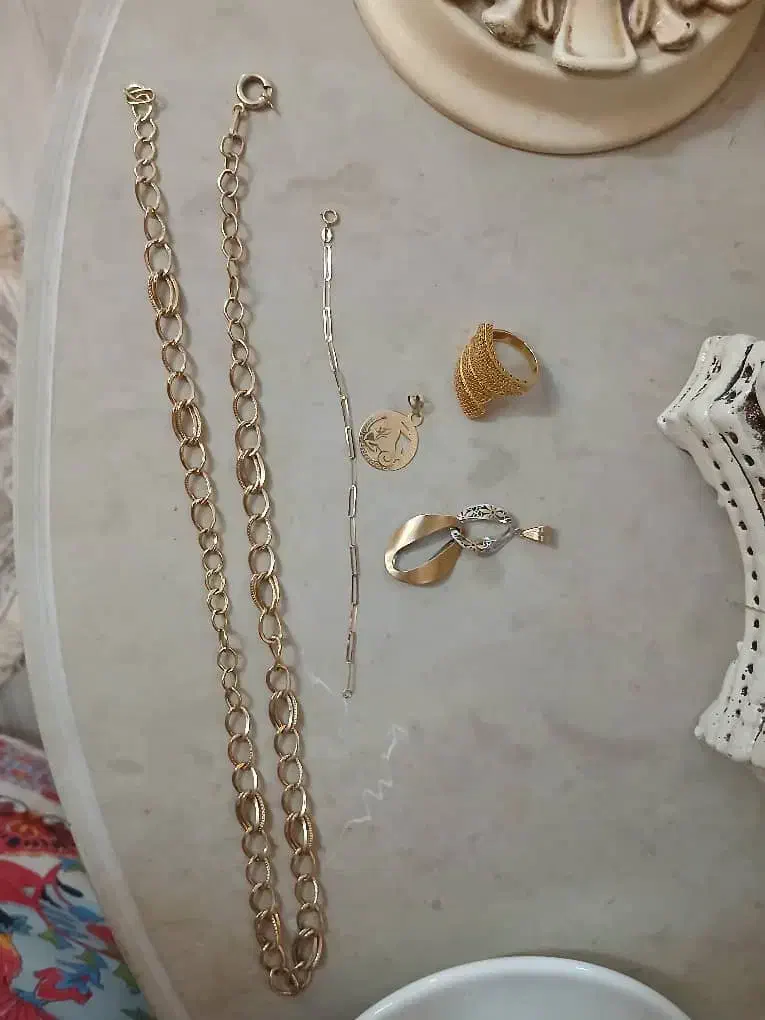 مقداری طلای ۱۸ عیار زنجیر و آویز و انگشتر|جواهرات|اردبیل, |دیوار