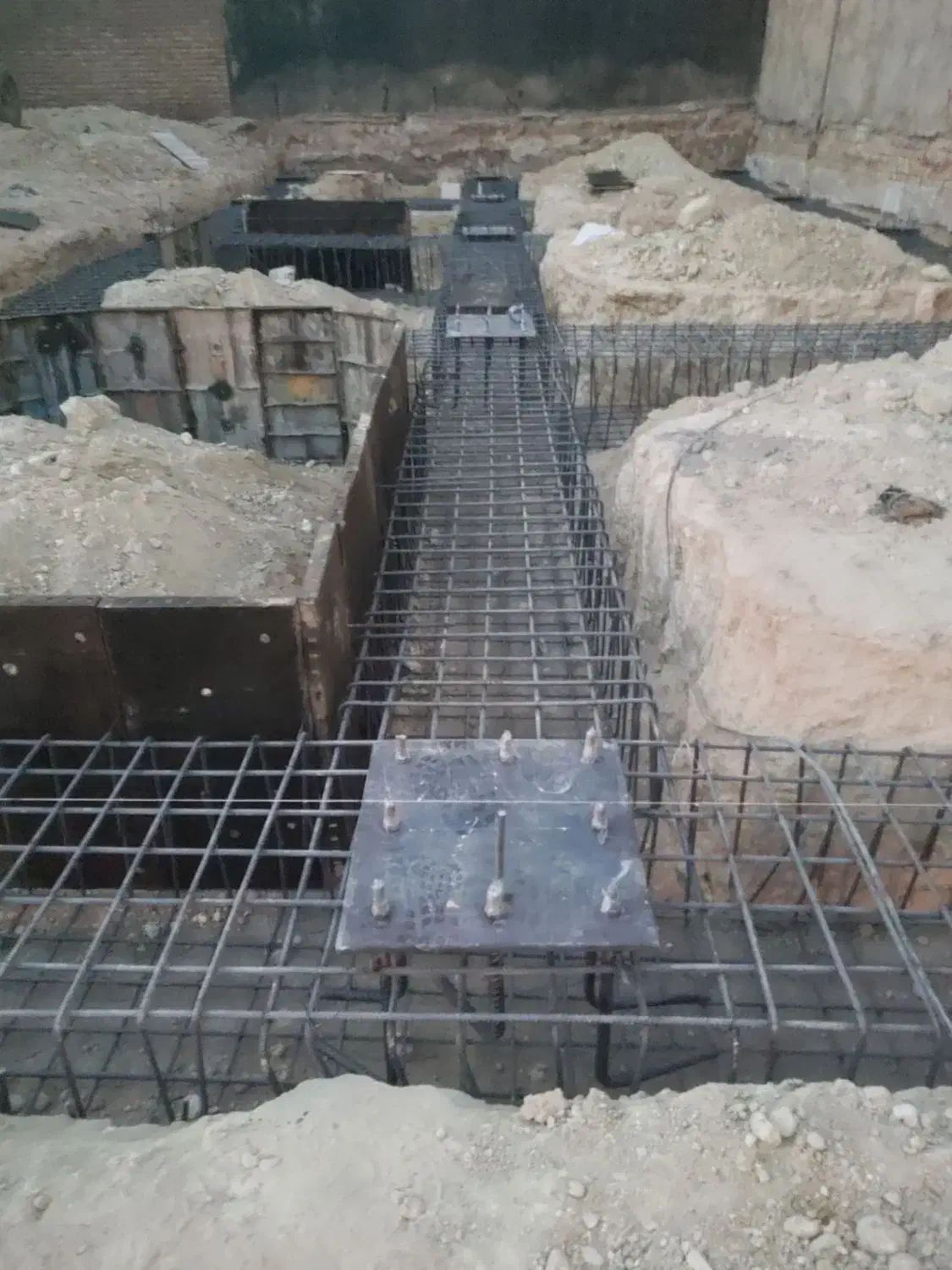 آرماتوربندی و قالب بندی شناژ فنداسیون|خدمات پیشه و مهارت|نورآباد, |دیوار