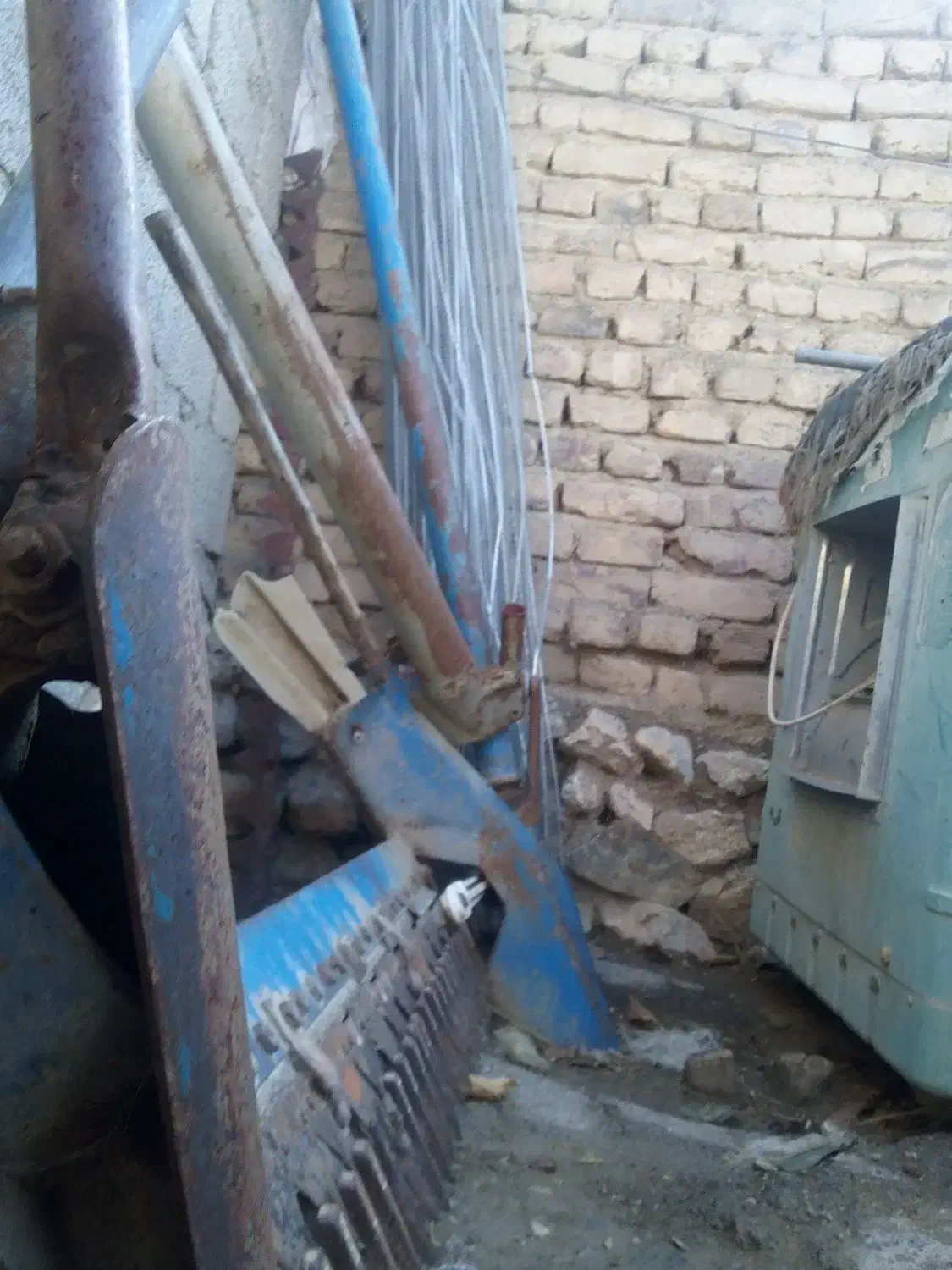 جلوی علفچین|ماشین‌آلات صنعتی|خوی, |دیوار