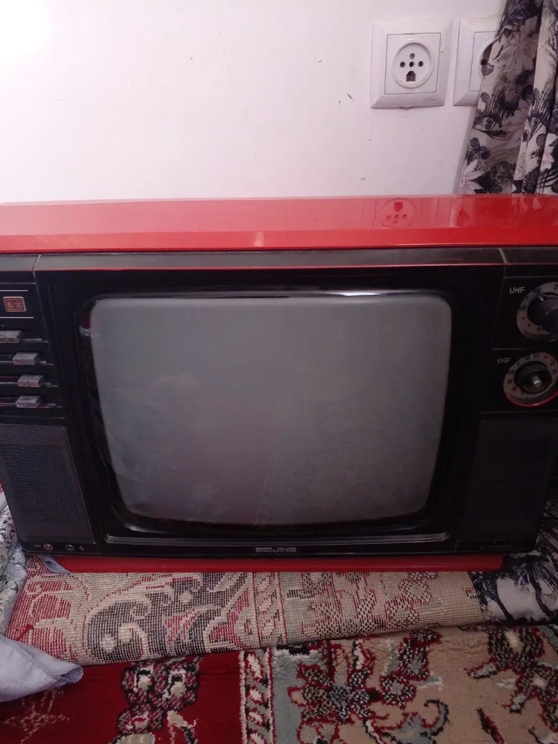 تلویزیون سیاه وسفید قدیمی|تلویزیون و پروژکتور|مشهد, قائم|دیوار