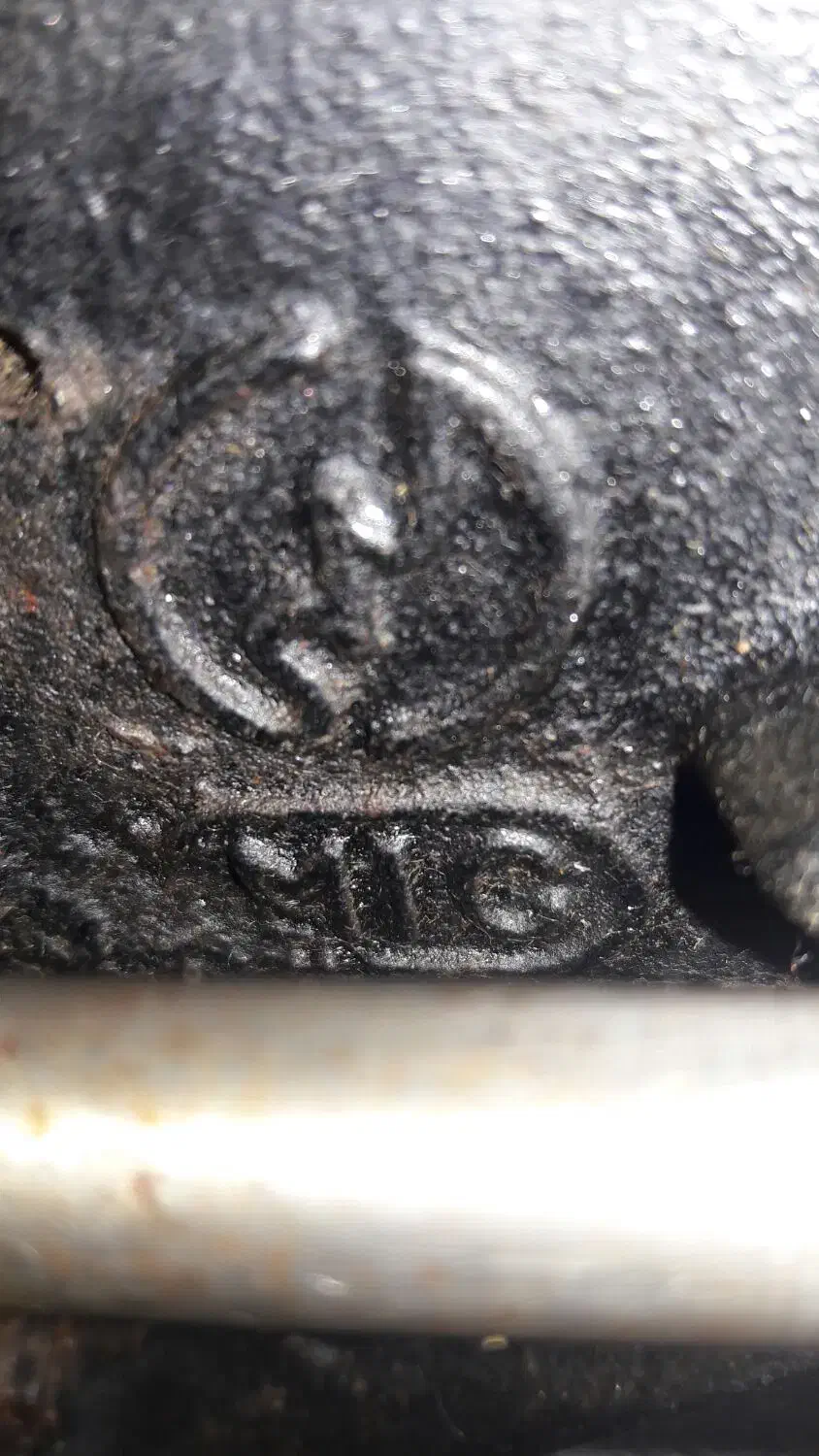 چرخ خیاطی قدیمی سینکر|کلکسیون اشیاء عتیقه|رشت, معلم|دیوار