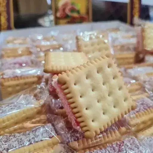 کانفت و بیسکوبیت ژله ای و باسلوق پرچمی|خوردنی و آشامیدنی|رشت, پارک شهر|دیوار