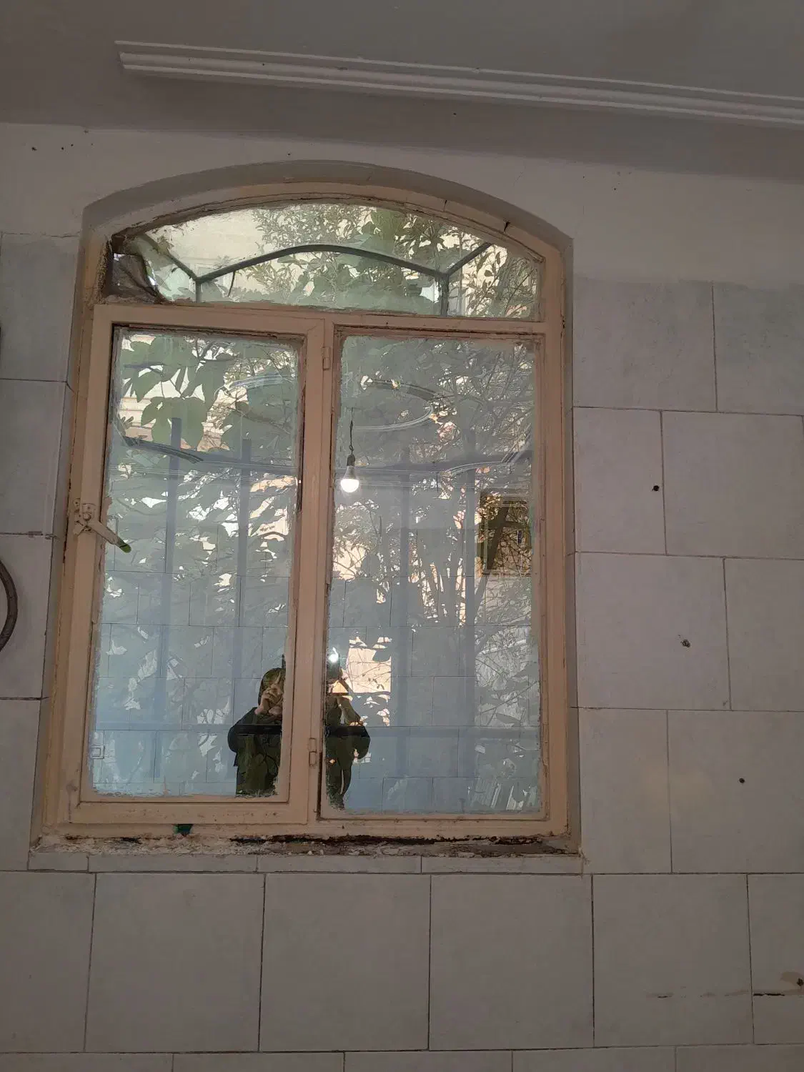 دوتا پنجره آهنی و درب پذیرایی فوق سنگین|مصالح و تجهیزات ساختمان|اشتهارد, |دیوار