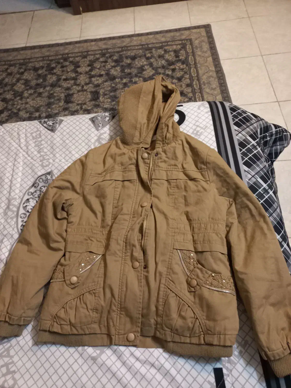 فروش کاپشن گرم و مانتو پاییزی|لباس|اصفهان, رزمندگان|دیوار