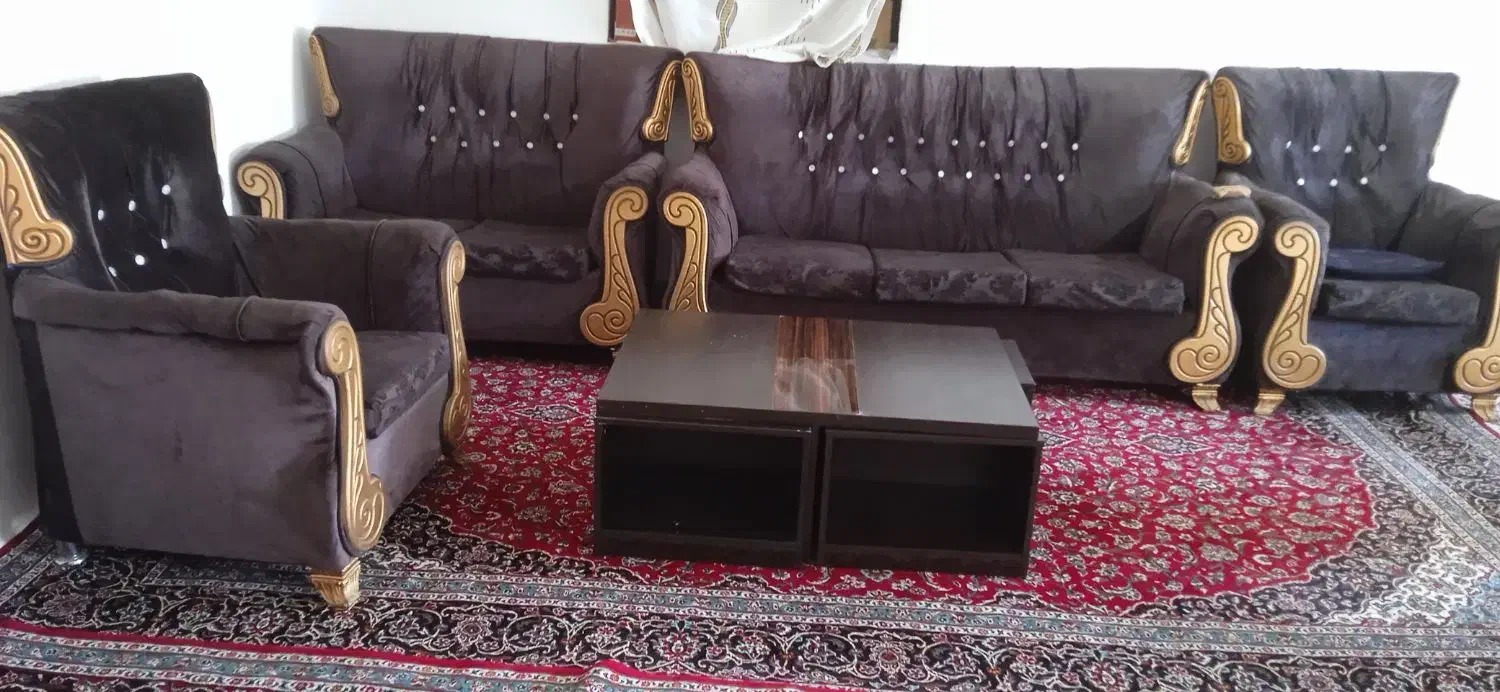 مبل راحتی همراه عسلی صحیح سالم|مبلمان خانگی و میز عسلی|قیدار, |دیوار