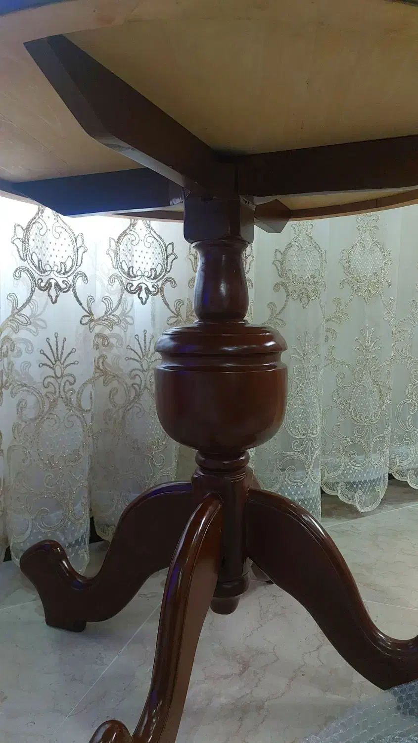 میز گرد|میز و صندلی غذاخوری|قم, سالاریه|دیوار