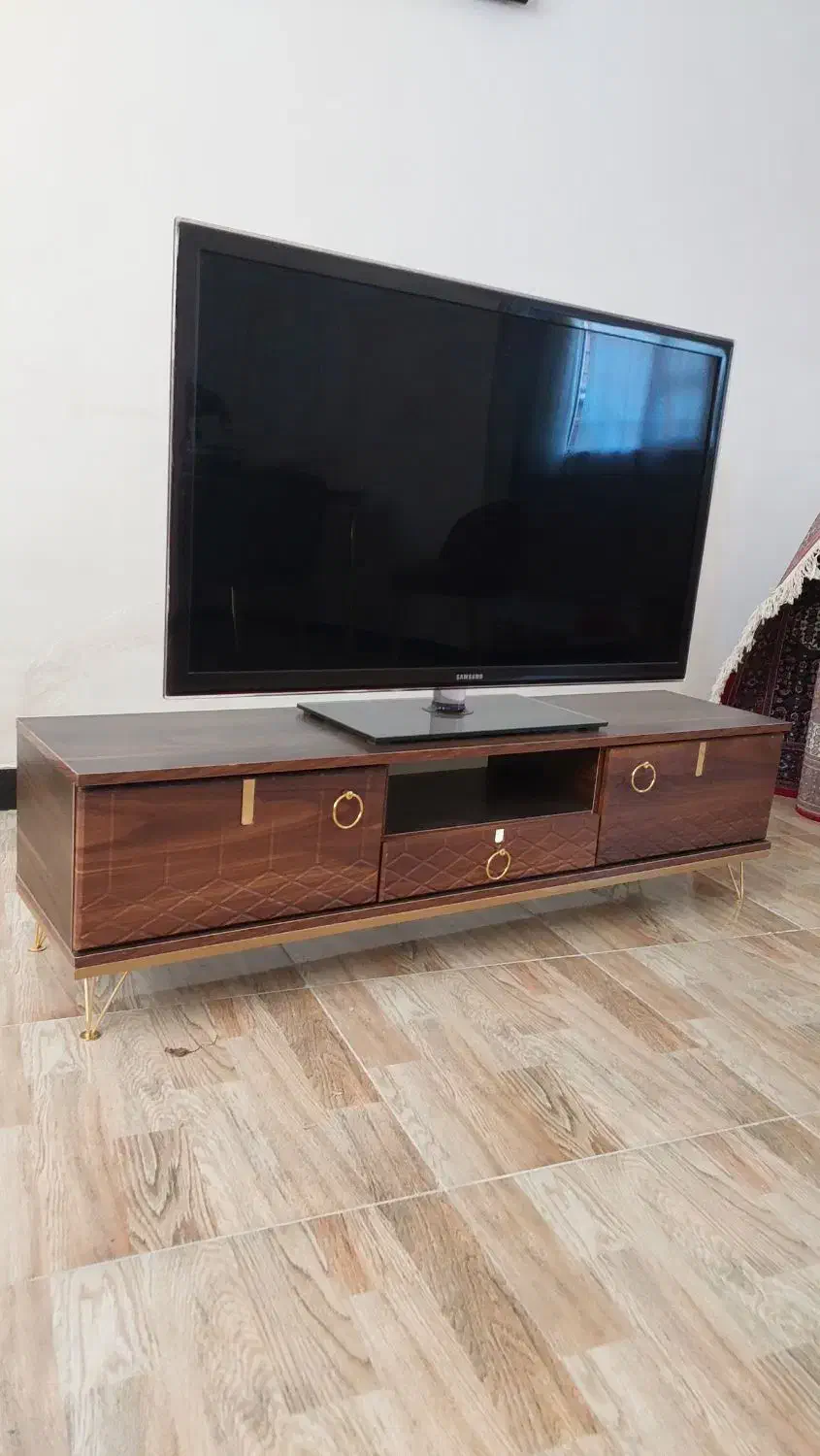 فروش تلویزیون سامسونگ LED46 اینچ همراه با میز|تلویزیون و پروژکتور|مریوان, |دیوار