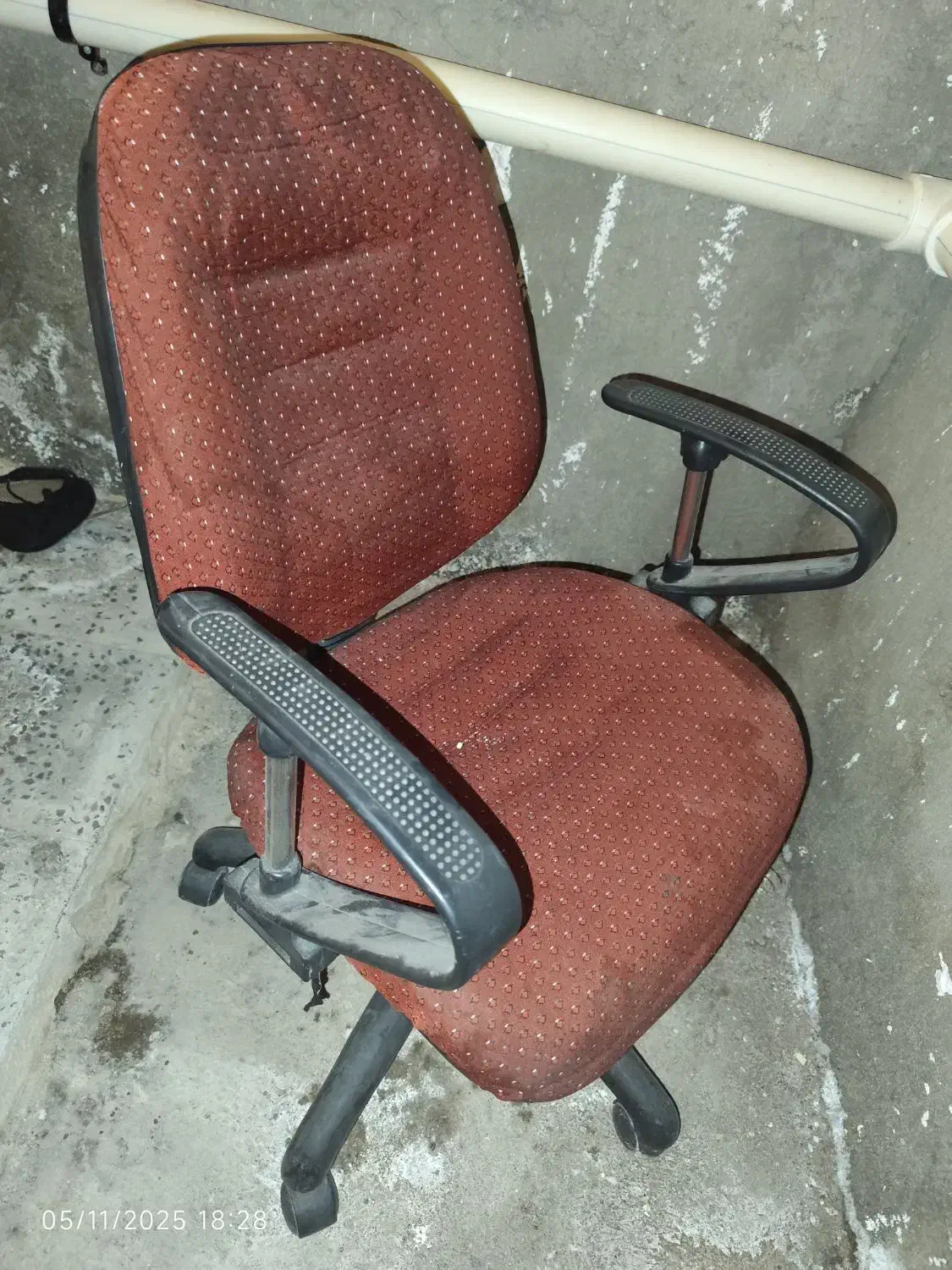 صندلی گردان سالم همراه با میز کامپیوتر|صندلی و نیمکت|محمدیه-قزوین, |دیوار