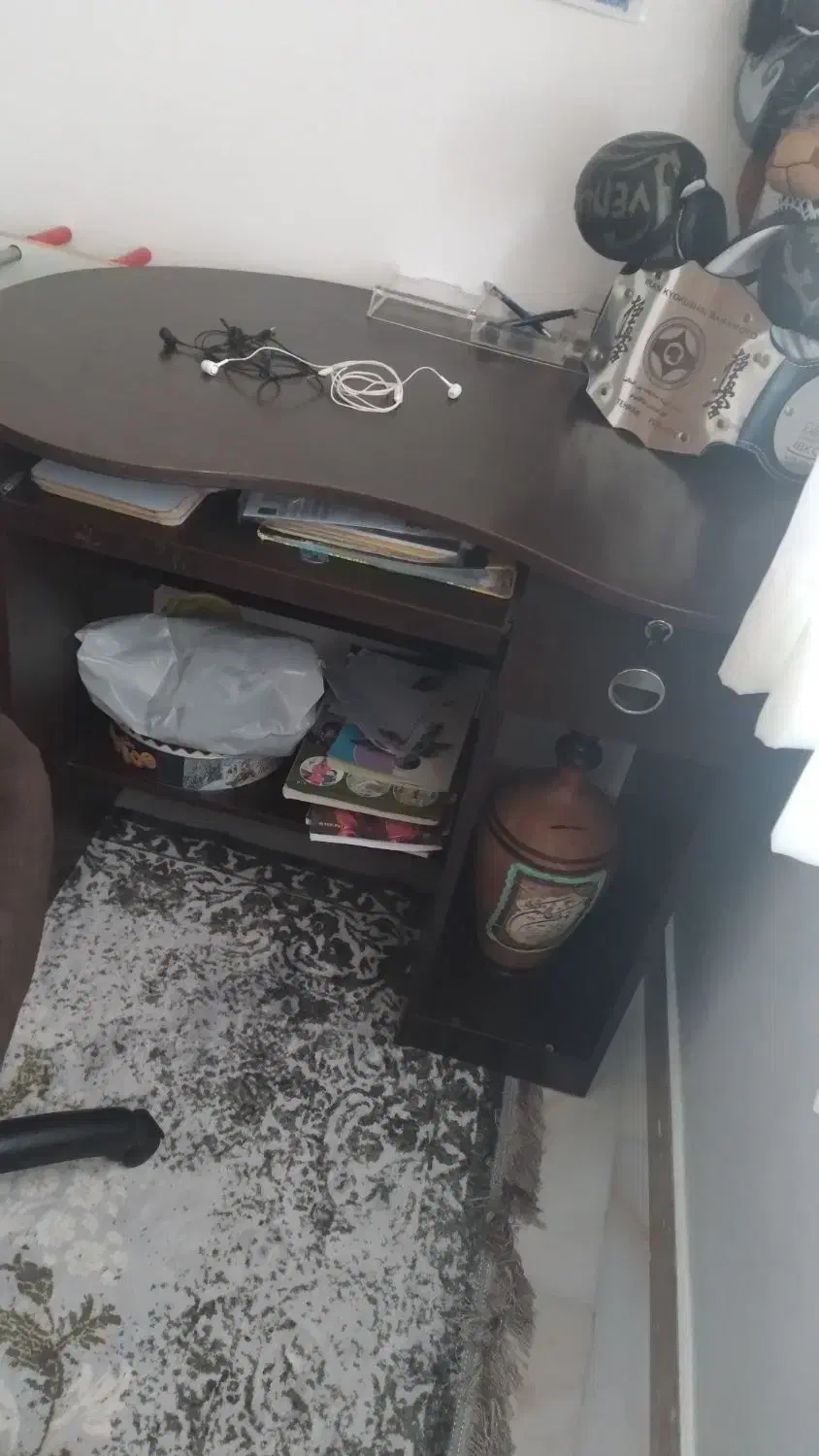 میز وصندلی|میز تحریر و کامپیوتر|بومهن, |دیوار