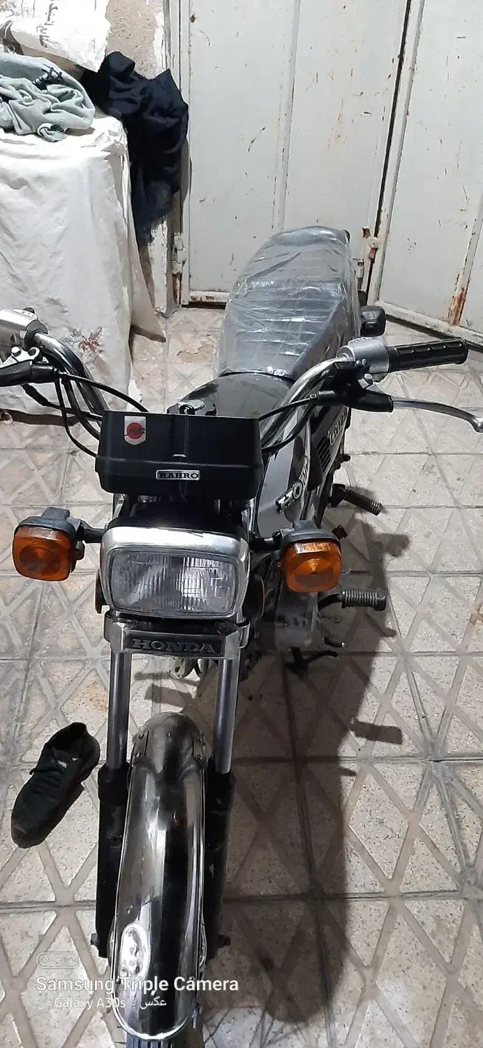 موتورهندا ۱۲۵ تمیز ومرتب|موتورسیکلت|شیراز, سعدیه شمالی|دیوار
