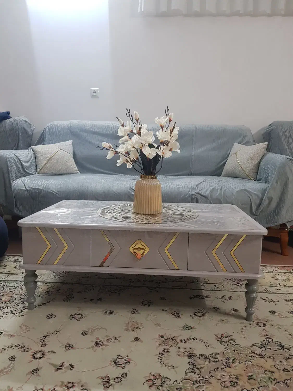 جلومبلی عسلی|مبلمان خانگی و میز عسلی|قم, قلعه کامکار|دیوار