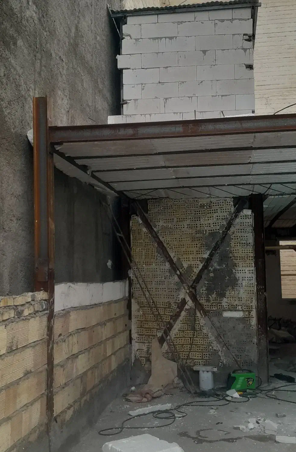 جوشکار.جوشکاری اسکلت و ساختمان از ریز تا درشت|خدمات پیشه و مهارت|مشهد, کوی سیدی|دیوار