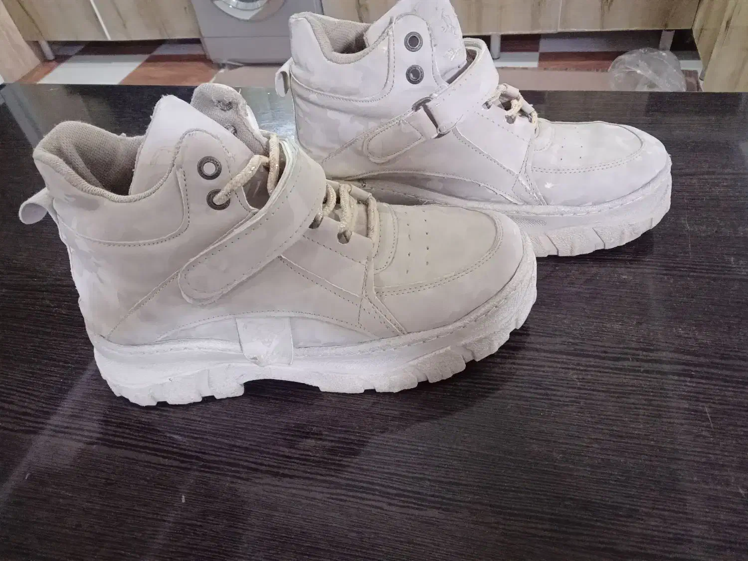 نیم بوت دخترانه کمربند ورزشی کتونی سفید|کیف، کفش، کمربند|صباشهر, |دیوار